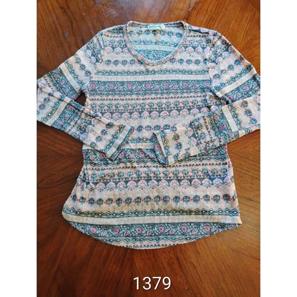 (1379) Wall Flower brand Girls Top - Size: M (10-12)
